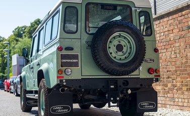 Land Rover Defender 110 Heritage Station Wagon 27