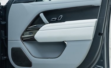 Land Rover Range Rover P615 SV LWB 31