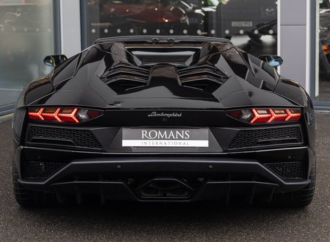 Lamborghini Aventador S LP 740-4 ROADSTER 5