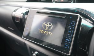 Toyota Hilux INVINCIBLE 4WD D-4D DCB FSH Fresh MOT Recent New Rear Tyres Tow Bar 1 Owner 22