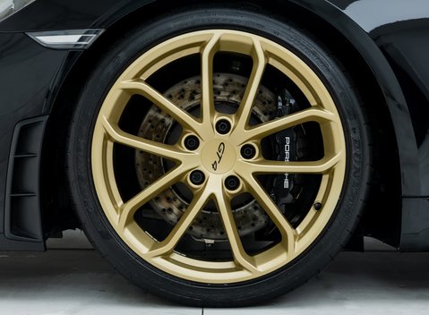 Porsche Cayman GT4 (718) 22