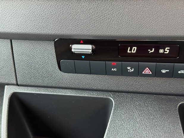 Mercedes-Benz Sprinter AUTO MWB L2H2 High Roof 315 Pro Air Con Camera EURO 6 37