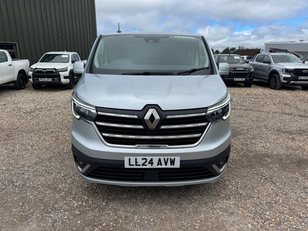 Renault Trafic Crew Cab AUTO LWB L2H1 Low Roof Sport LL30 Air Con Alloys Sensors EURO 6 4