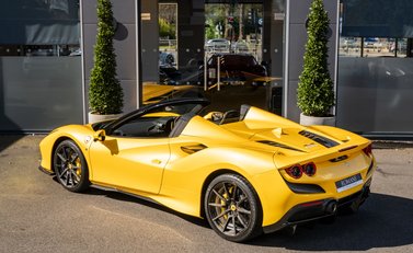Ferrari F8 SPIDER 4