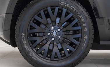 Land Rover Defender 110 X-Dynamic S D250 8