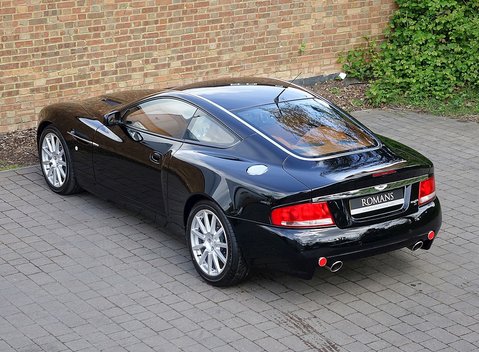 Aston Martin Vanquish S 11