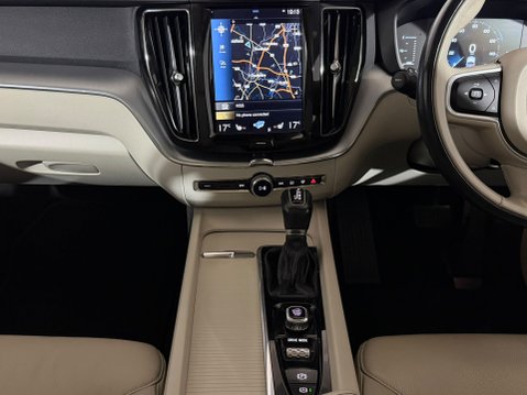 Volvo XC60 D4 MOMENTUM AWD 14