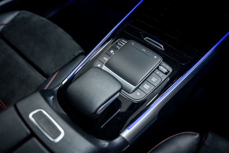 Mercedes-Benz GLB 1.3 GLB 200 AMG Line Premium Plus Night Edition 5dr 33