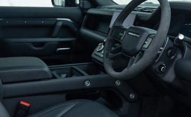 Land Rover Defender 90 V8 P525 13