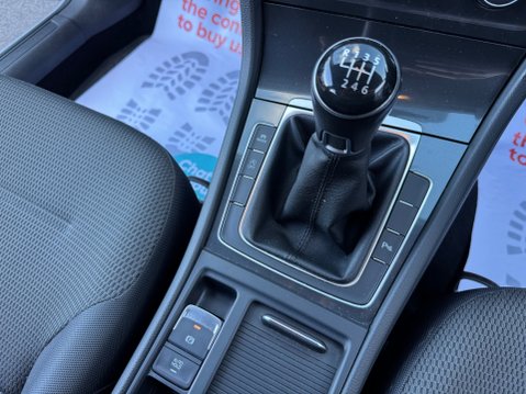 Volkswagen Golf SE NAVIGATION TSI EVO 27