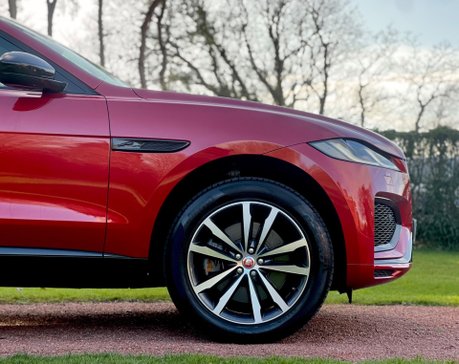 Jaguar F-Pace R-DYNAMIC BLACK 32