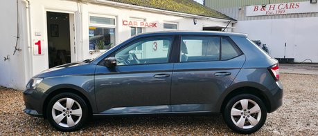 Skoda Fabia 1.2 SE TSI LOOK! £20.00 R/TAX .. 6 MAIN DEALER SERVICES! 1 OWNER..P/SENSORS 1