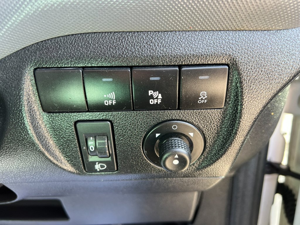 2017 Peugeot PartnerSWB L1H1 Low Roof Professional Air Con EURO 6 NO V — thumbnail 41 of 51
