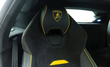 Lamborghini Huracan LP640-2 Tecnica 9