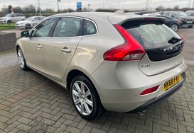 Volvo V40 2.0 T3 INSCRIPTION 10