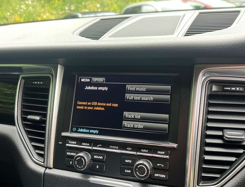 Porsche Macan 3.0 Macan S Semi-Auto 4WD 5dr 31