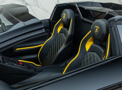 Lamborghini Aventador S LP 740-4 ROADSTER 29