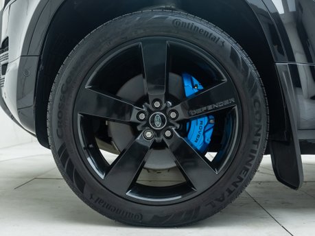 Land Rover Defender 110 V8 Bond Edition