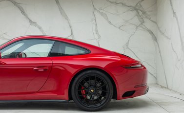 Porsche 911 Carrera 4 GTS (991.2) 34