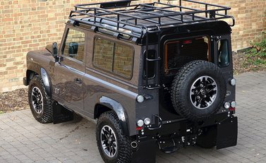 Land Rover 90 Adventure 16