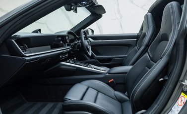 Porsche 911 Targa 4S (992) 21