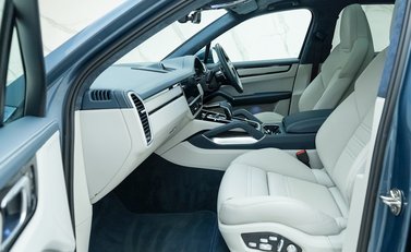 Porsche Cayenne TURBO S E-HYBRID 13