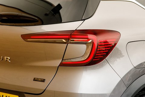 Renault Captur TECHNO E-TECH 9