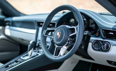 Porsche 911 (991.2) Carrera 11