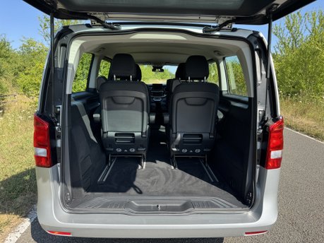 Mercedes-Benz V Class V300 D Auto Diesel LWB 6 Seater VAT Q Just 2000 miles 28