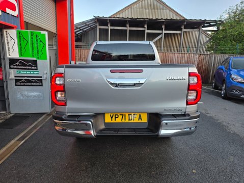 Toyota Hilux INVINCIBLE 4WD D-4D DCB 7