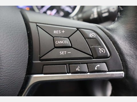 Nissan Qashqai 1.3 Qashqai N-Connecta DiG-T 5dr 34