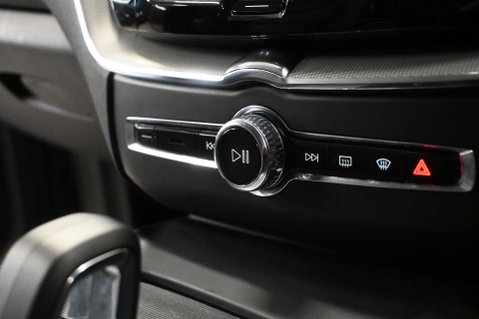 Volvo XC60 2.0 XC60 + B5 MHEV AWD Auto 4WD 5dr 37