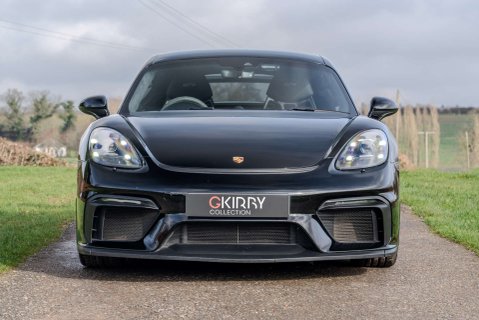 Porsche 718 Cayman GT4 21