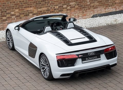 Audi R8 V10 Plus Spyder 11