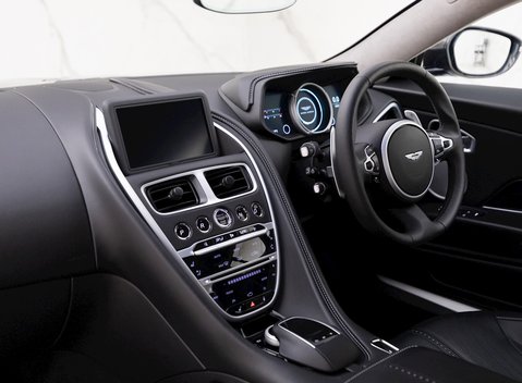 Aston Martin DB11 V8 14