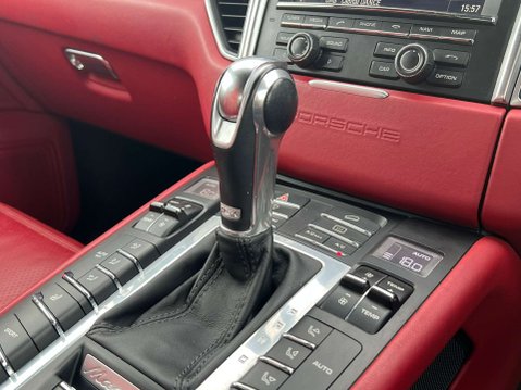 Porsche Macan 3.0 Macan S Semi-Automatic 4WD 5dr - NATIONAL DELIVERY* 15