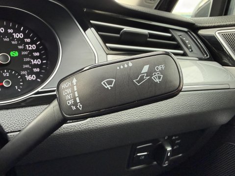 Volkswagen Passat 1.4 TSI 13kWh GTE Saloon 4dr Petrol Plug-in Hybrid DSG Euro 6 (s/s) (218 ps 35