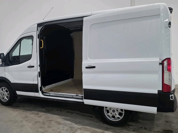 Ford Transit FORD TRANSIT 350 L2 DIESEL FWD 2.0 Eco Blue 130ps H2 Limited Van Auto 13