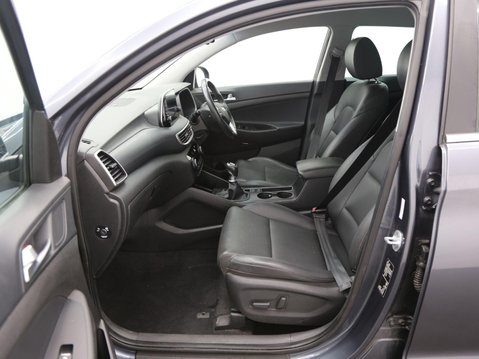 Hyundai TUCSON 1.6 GDi Premium Euro 6 (s/s) 5dr 22