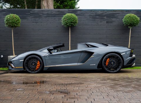 Lamborghini Aventador S LP 740-4 ROADSTER 3