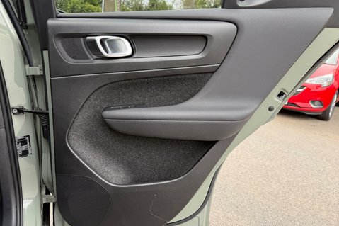 Volvo XC40 B3 ULTRA 33