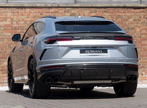 Lamborghini Urus 3