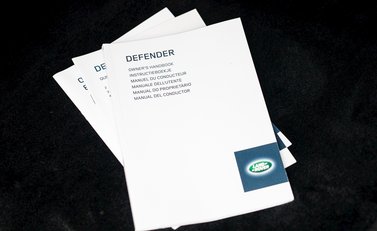 Land Rover Defender 90 XS Bowler 32