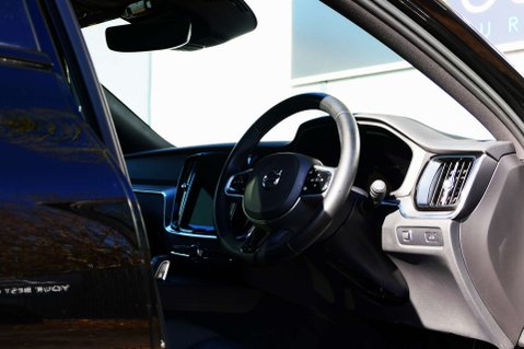 Volvo V60 2.0 V60 R-Design B3 MHEV Auto 5dr 19