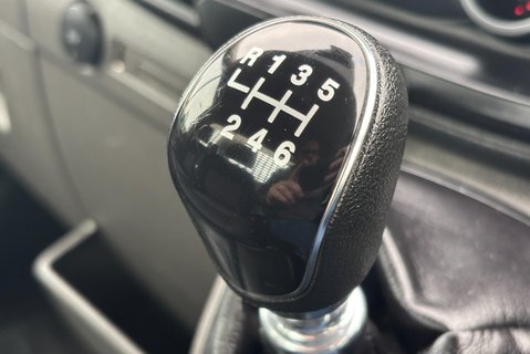 Ford Transit 350 Drw L2 130 ps Single Cab Dropside Truck - Tail Lift - Tow Axle 32