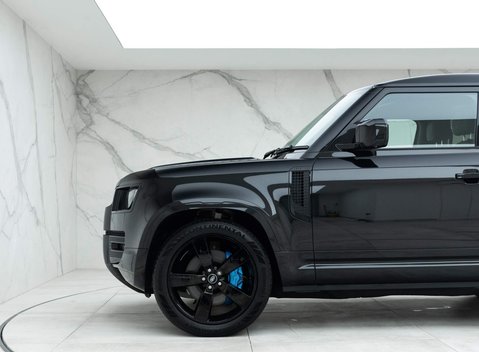 Land Rover Defender 90 V8 Bond Edition 28