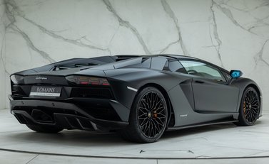 Lamborghini Aventador S LP 740-4 ROADSTER 8