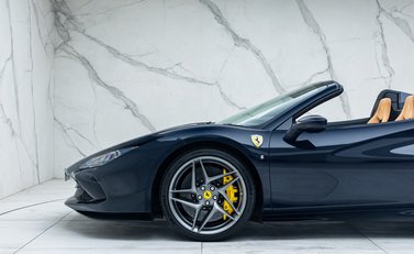 Ferrari F8 SPIDER 34