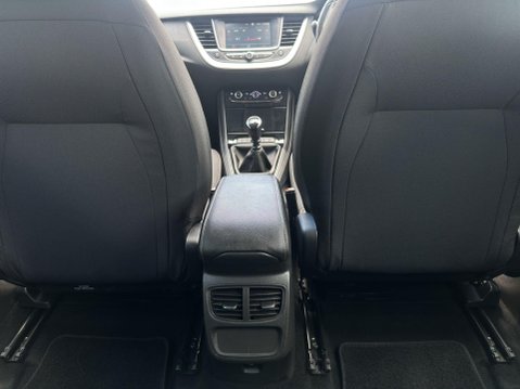 Vauxhall Grandland X 1.2 Turbo SE Premium Euro 6 (s/s) 5dr 50