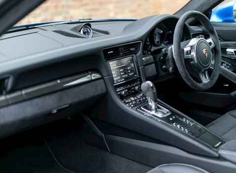 Porsche 911 (991) Carrera GTS 16